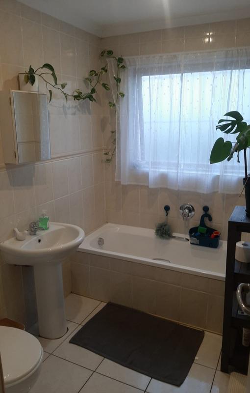 To Let 4 Bedroom Property for Rent in Strand Western Cape